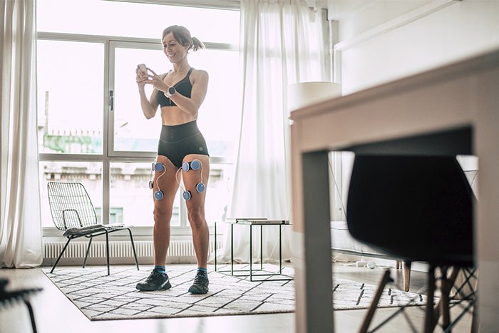 Mejora tu estado físico y bienestar desde casa con la rutina Compex. Descubre cómo ejercitar brazos, abdominales, glúteos y muslos con electroestimulación, optimizando fuerza, recuperación y reduciendo el estrés