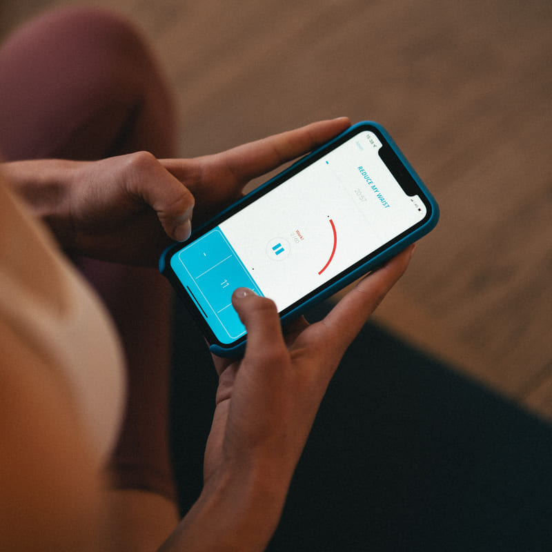 A woman using the Compex Corebelt App