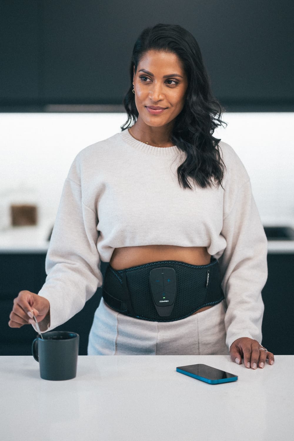 Objetivo vientre plano con el cinturón de electroestimulación Corebelt