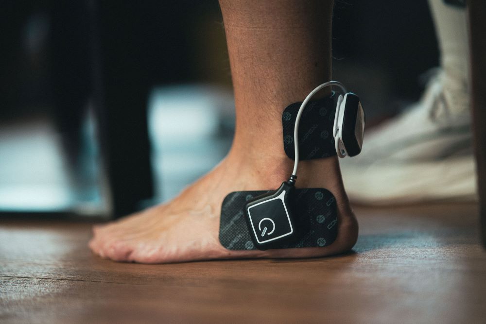 How to Treat an Ankle Sprain with Electrostimulation (EMS)