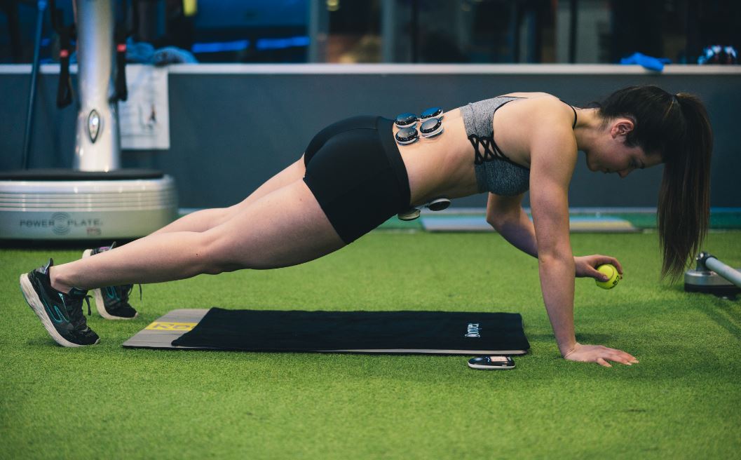 Trabajo de Core para corredores: Importancia, ejercicios imprescindibles y electroestimulación