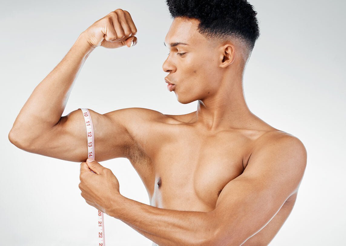 Comment développer des biceps puissants et bien dessinés : entraînement, récupération et électrostimulation