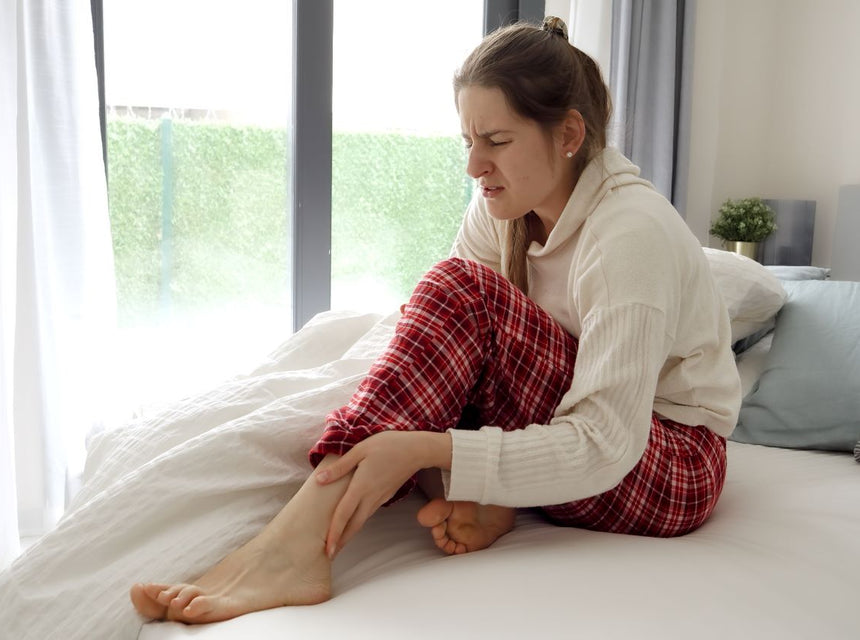 Adiós a los calambres nocturnos: 10 ejercicios simples para dormir mejor