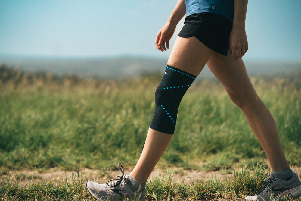 Support during exercise with the Compex Activ'® Knee support