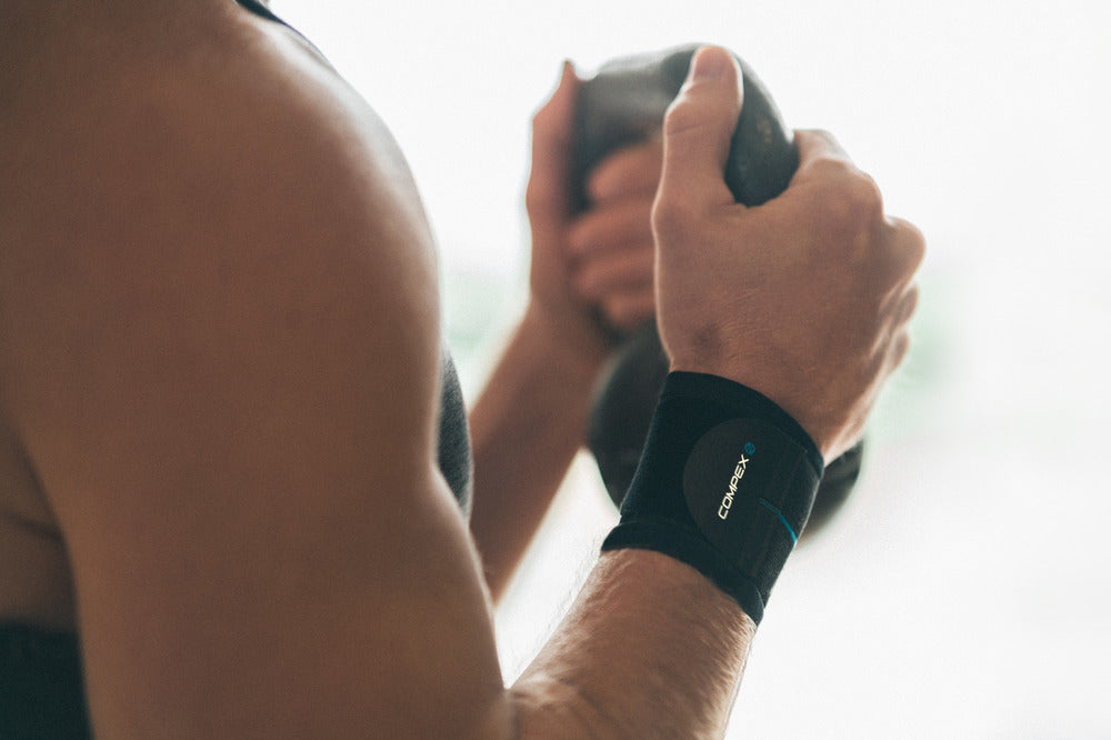 Enhance proprioception with the Compex Activ'® Wrist Band support