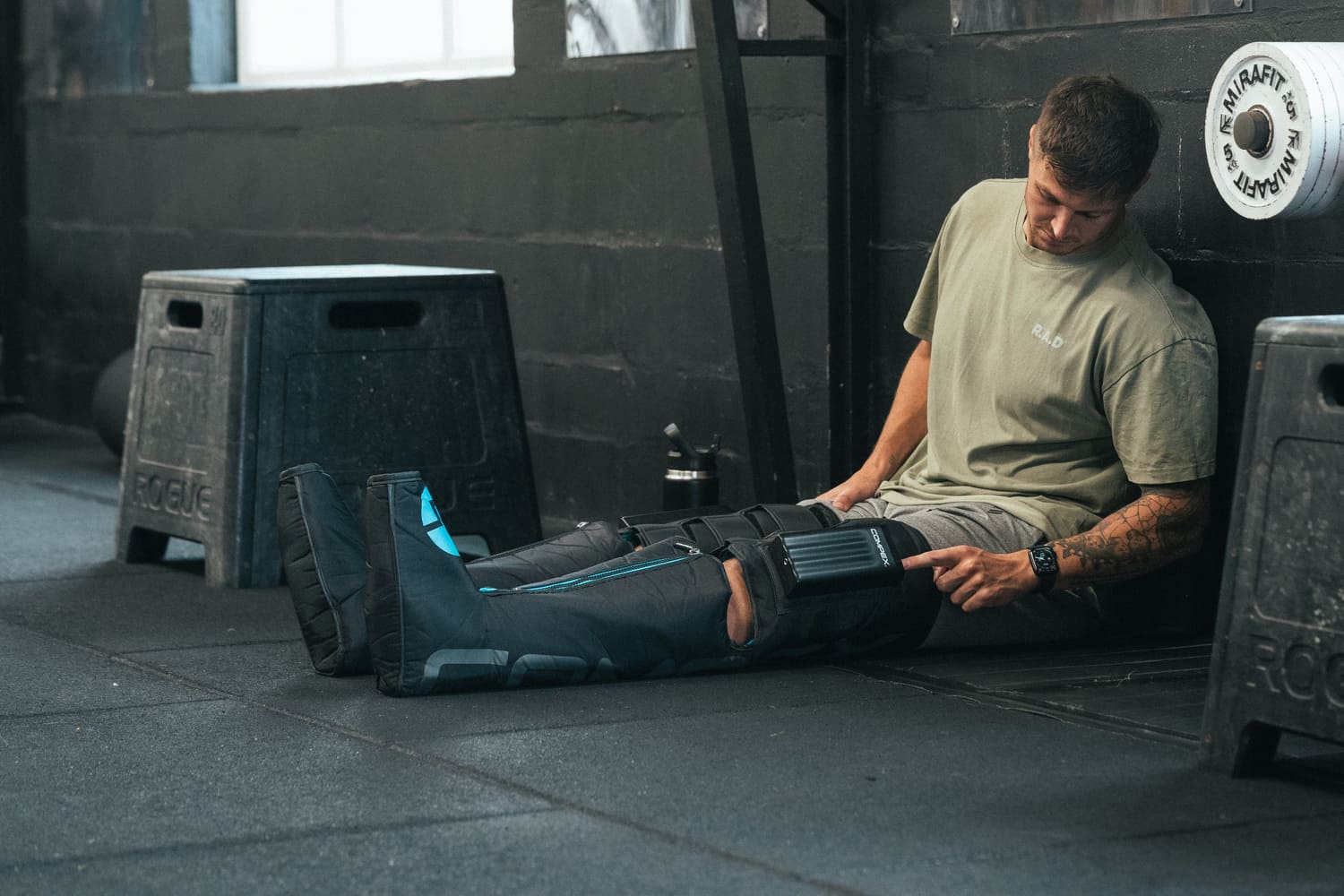Ayre™ Pro Wireless Compression Boots for Muscle Recovery | Compex