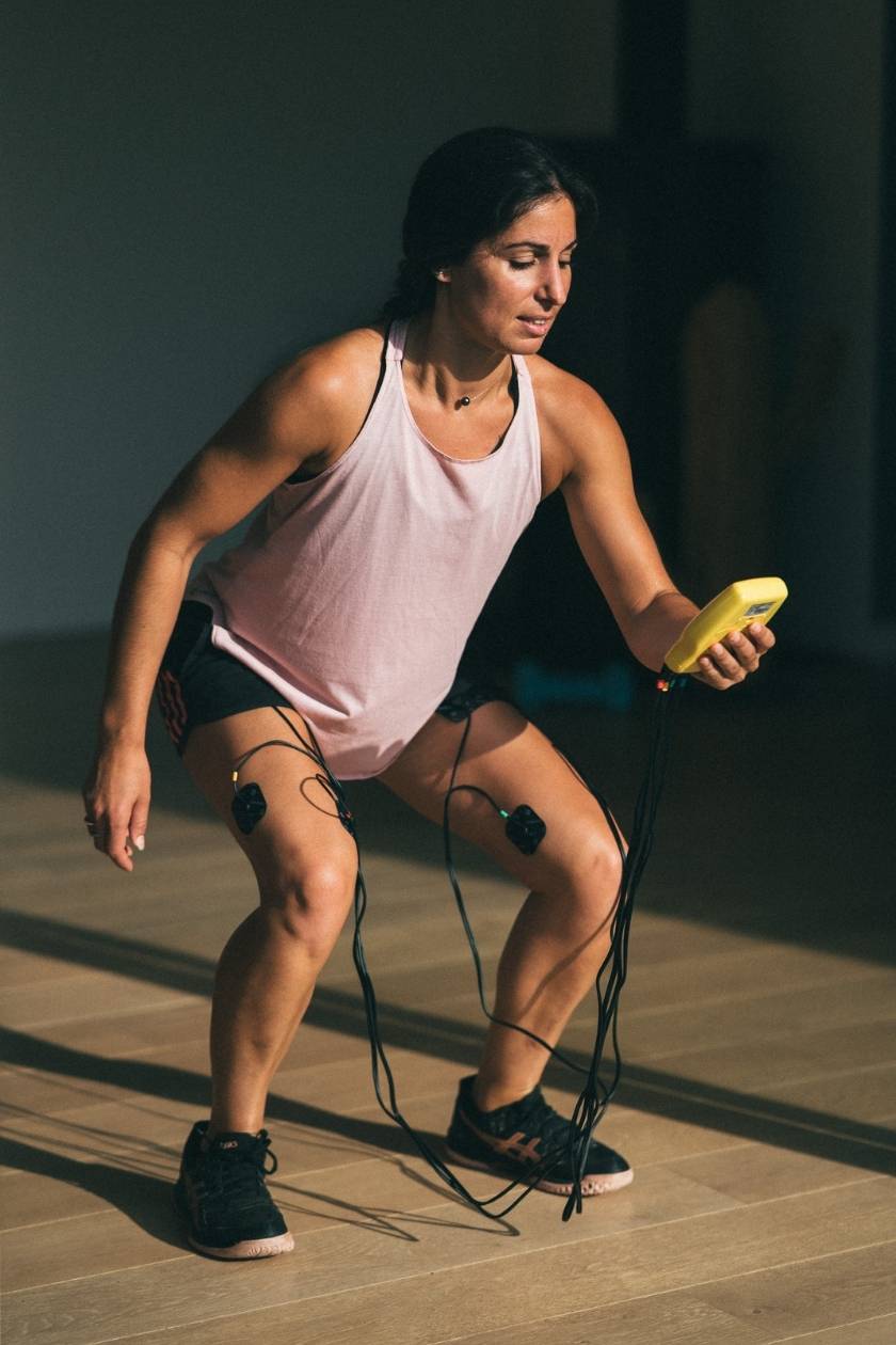 コンペックスsports EMS器具　compex 筋肉　刺激　治癒　回復 Fitness EMS Muscle Stimulator for Active People | Compex
