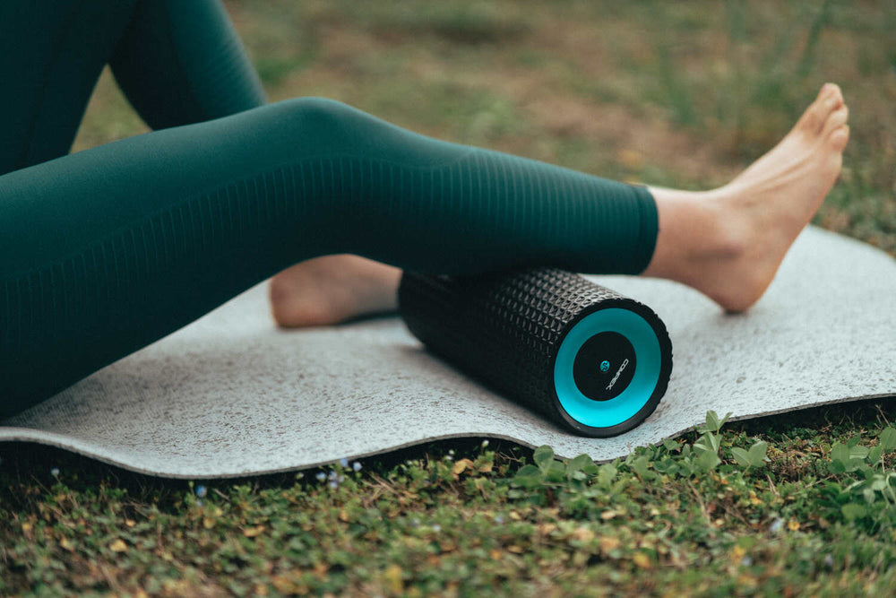 Release muscle knots with the Compex Ion™ vibrating massage roller