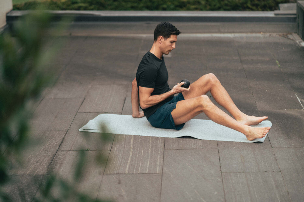 Improve range of motion with the Compex Molecule™ vibrating massage ball
