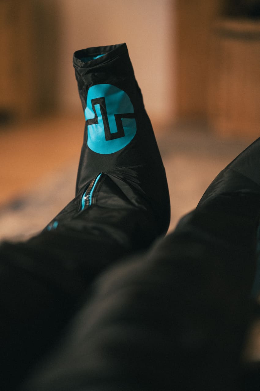 The Compex Ayre™ wireless compression boots