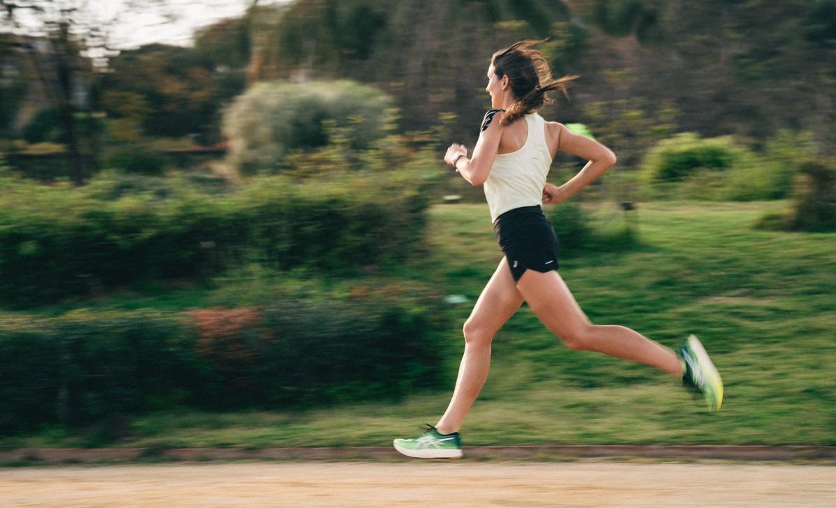 A female runner, using the advise of a sports cardiologist