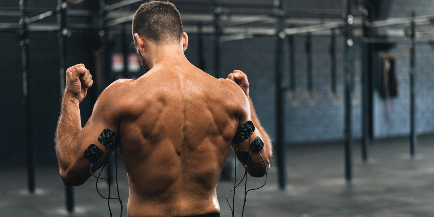 A man working out his triceps using the Compex SP 2.0 muscle stimulator