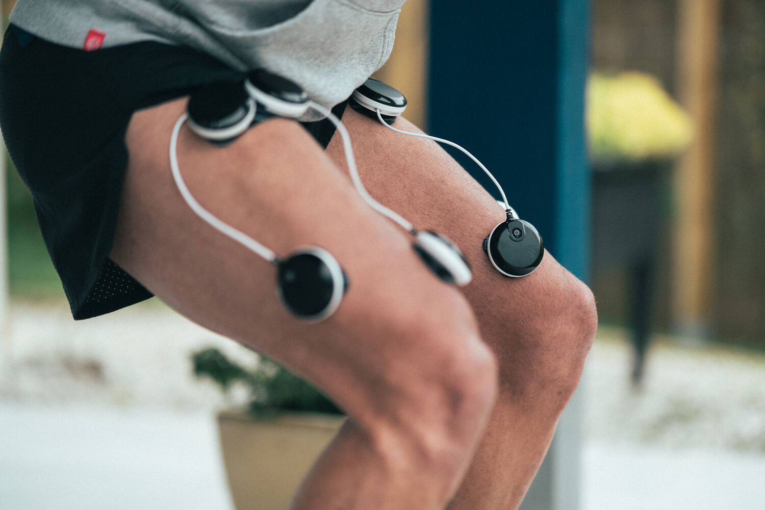 A man strengthening his quads using electrostimulation