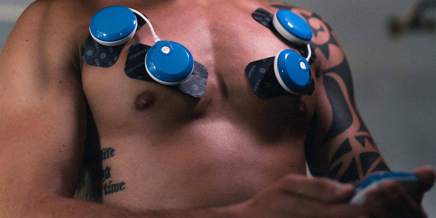 A man developing his pecs using the Compex FIT 5.0
