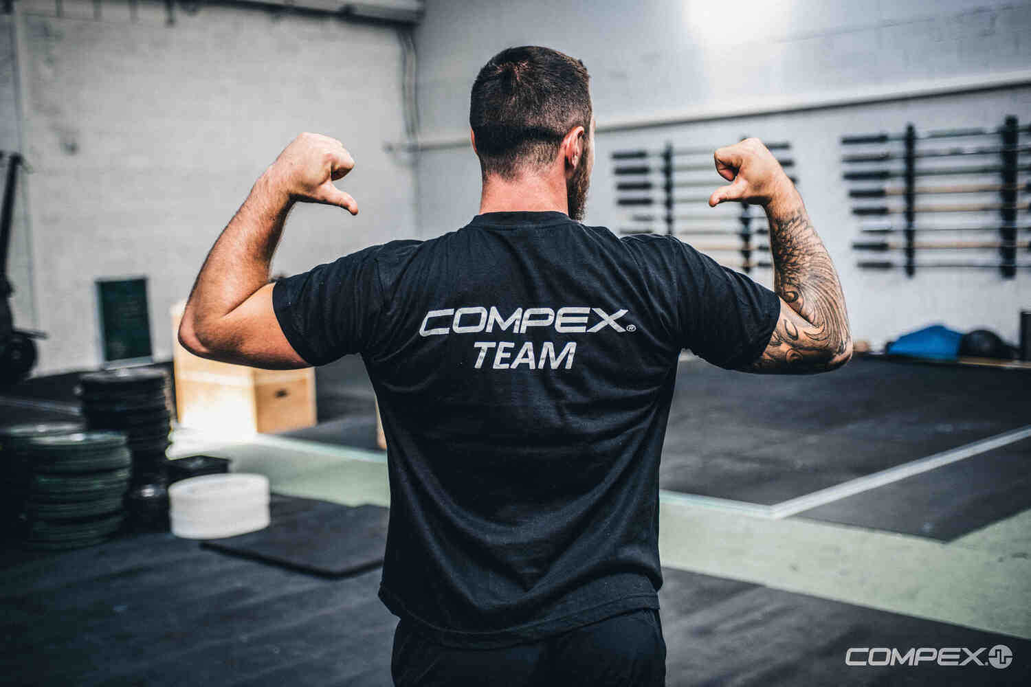 Picture showing a man showing who is showing hisCompex Team Tshirt